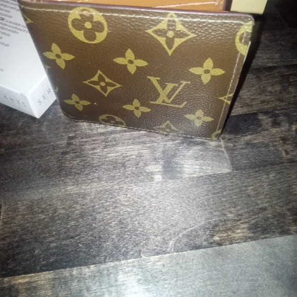 Louis Vuitton Monogram Brown Card Holder - Picture 2 of 4
